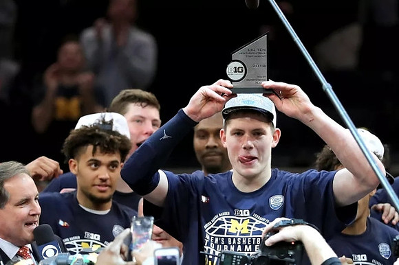 Moritz Wagner (13), Michigan Team, and Big Ten Tournament MVP Trophy
