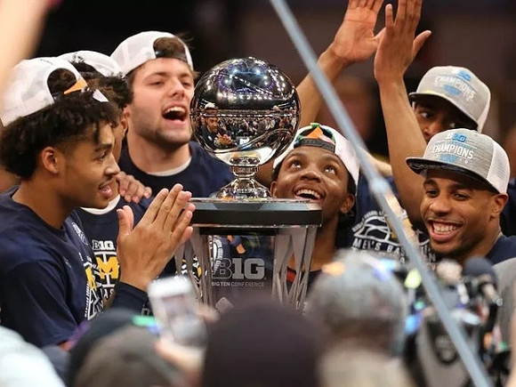 Jordan Poole (2), Brent Hibbitts (0), Zavier Simpson (3), Charles Matthews (1), Jaaron Simmons (5), and Big Ten Tournament Trophy