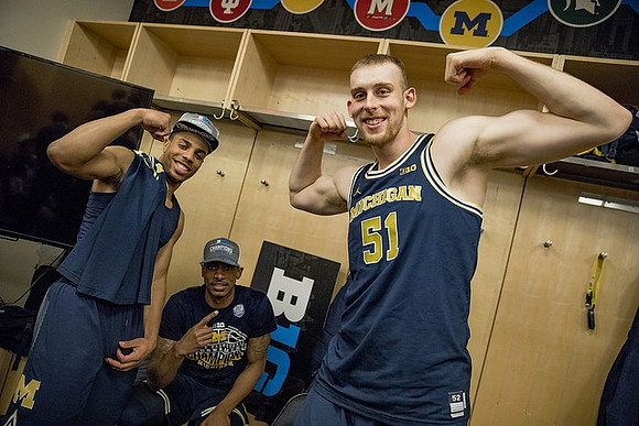 Jaaron Simmons (5), Charles Matthews (1), and Austin Davis (51)