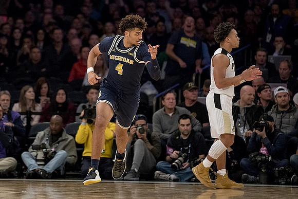 Isaiah Livers (4)