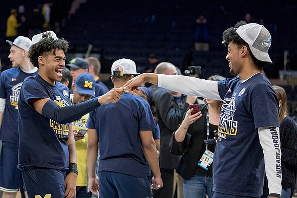 Jordan Poole (2) and Ibi Watson (23)