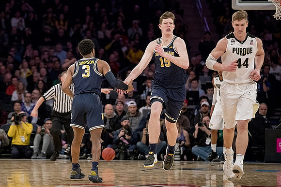 Zavier Simpson (3) and Jon Teske (15)