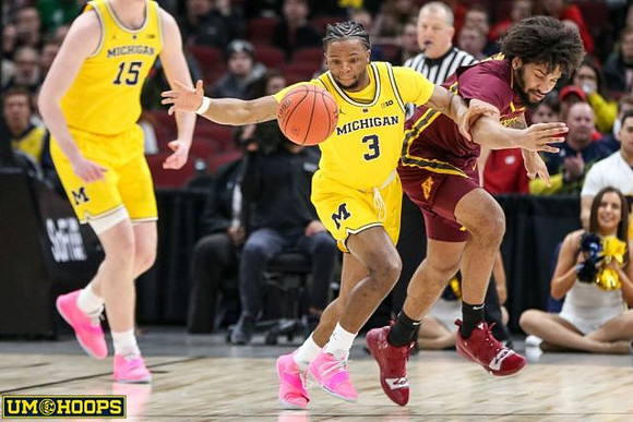 Jon Teske (15) and Zavier Simpson (3)