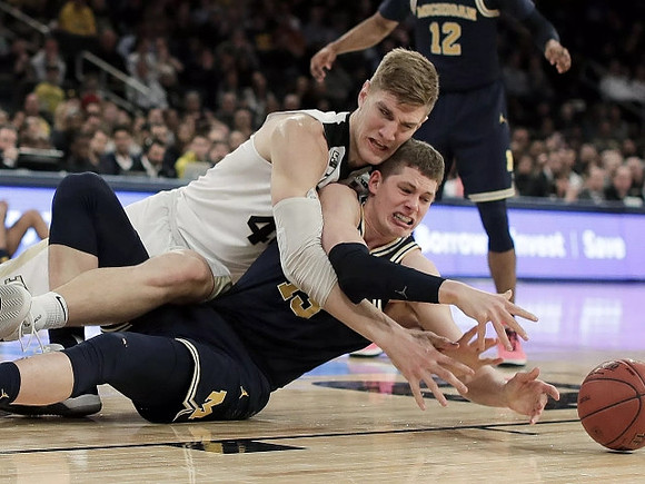 Moritz Wagner (13) and Muhammad-Ali Abdur-Rahkman (12)