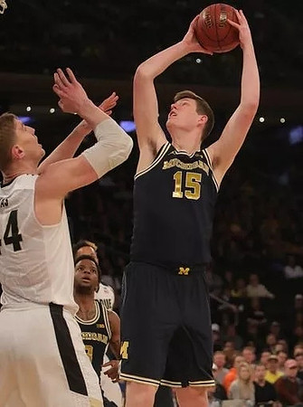 Zavier Simpson (3) and Jon Teske (15)