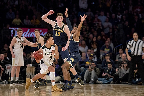 Jon Teske (15) and Zavier Simpson (3)