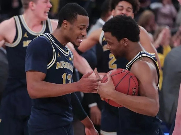 Moritz Wagner (13), Muhammad-Ali Abdur-Rahkman (12), Zavier Simpson (3), and Jordan Poole (2)