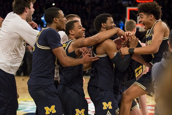 Brent Hibbitts (0), Muhammad-Ali Abdur-Rahkman (12), Jaaron Simmons (5), Zavier Simpson (3), and Jordan Poole (2)