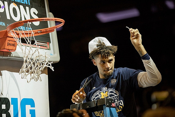 Isaiah Livers (4)