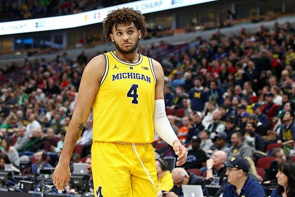 Isaiah Livers (4)
