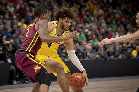 Isaiah Livers (4)