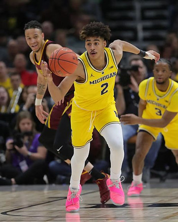 Jordan Poole (2) and Zavier Simpson (3)
