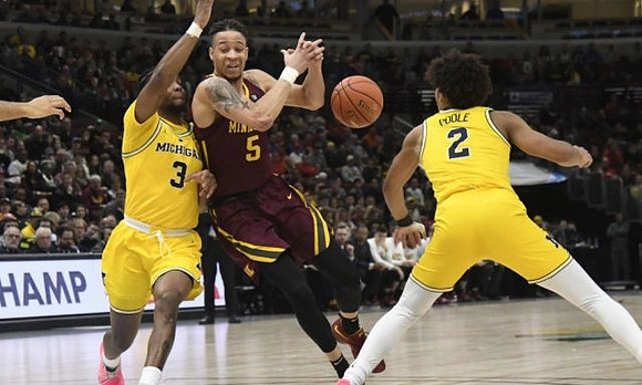 Zavier Simpson (3) and Jordan Poole (2)