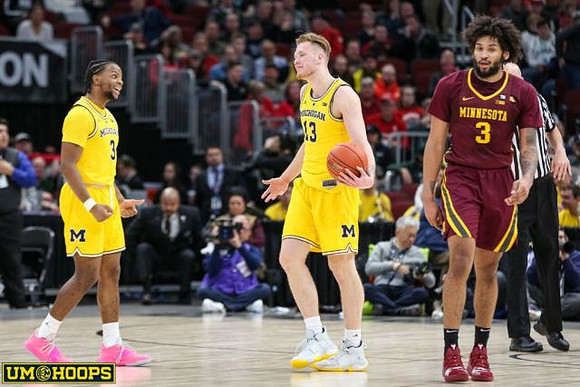 Zavier Simpson (3) and Ignas Brazdeikis (13)