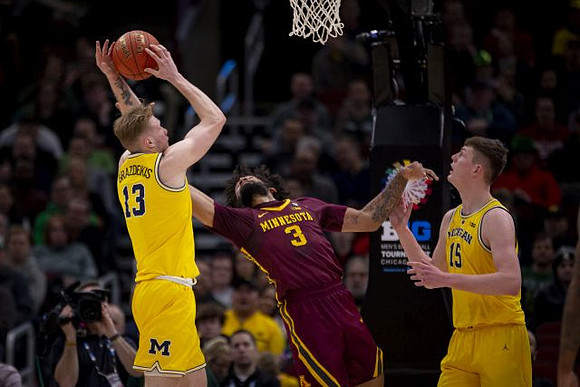 Ignas Brazdeikis (13) and Jon Teske (15)