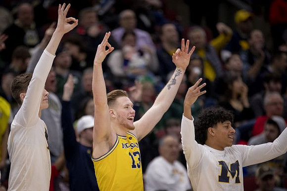 Luke Wilson (32), Ignas Brazdeikis (13), and Eli Brooks (55)
