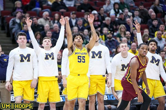 Eli Brooks (55) and Michigan Team