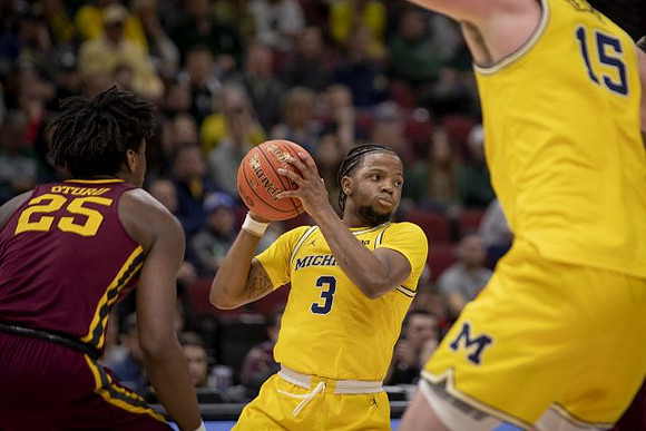 Zavier Simpson (3) and Jon Teske (15)