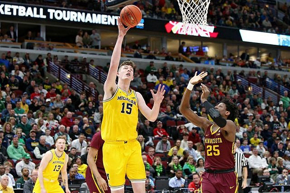 Ignas Brazdeikis (13) and Jon Teske (15)