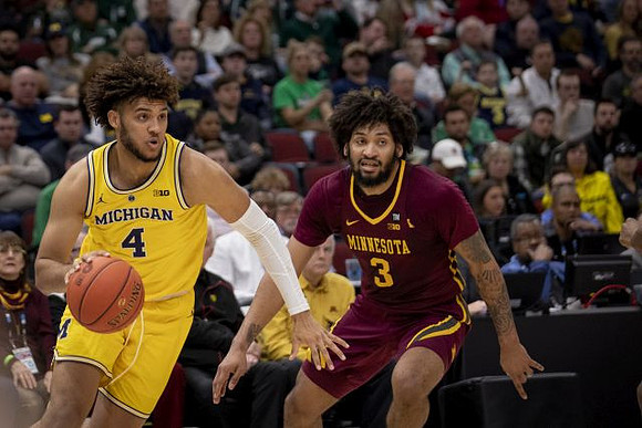 Isaiah Livers (4)