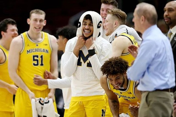 Jordan Poole (2), Isaiah Livers (4), John Beilein, and Michigan Team