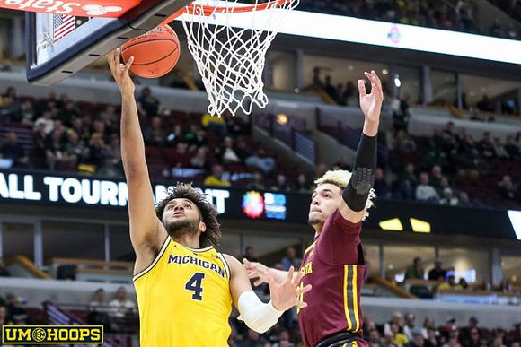 Isaiah Livers (4)