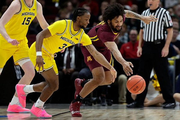 Jon Teske (15) and Zavier Simpson (3)
