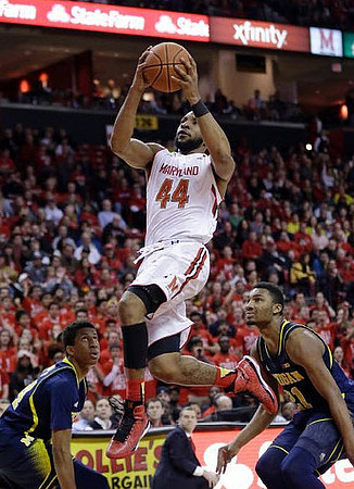 Aubrey Dawkins (24) and Zak Irvin (21)