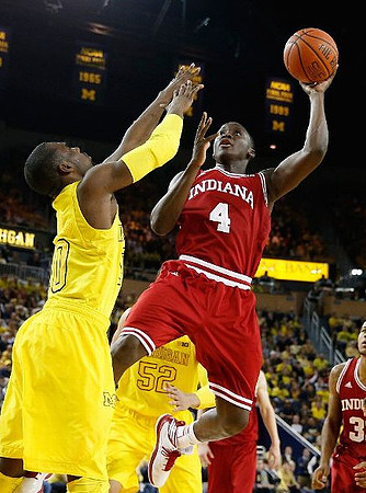 Tim Hardaway Jr. (10) and Jordan Morgan (52)