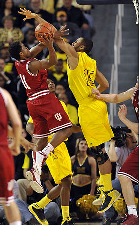 Glenn Robinson III (1) and Jon Horford (15)