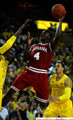 Tim Hardaway Jr. (10) and Jordan Morgan (52)