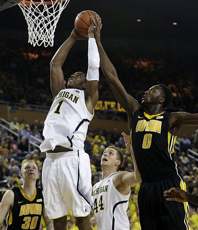 Glenn Robinson III (1) and Max Bielfeldt (44)