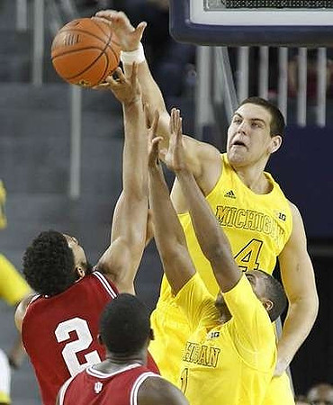 Glenn Robinson III (1) and Mitch McGary (4)