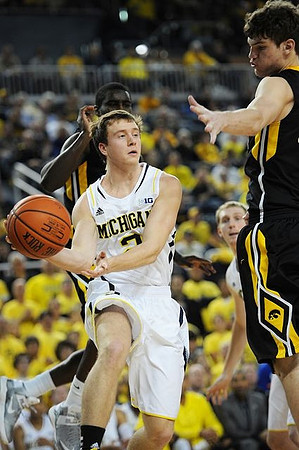 Spike Albrecht (2) and Blake McLimans (22)