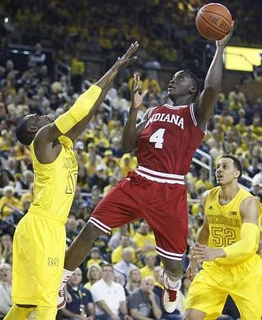 Tim Hardaway Jr. (10) and Jordan Morgan (52)
