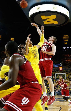 Tim Hardaway Jr. (10) and  Jordan Morgan (52)