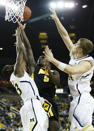 Caris LeVert (23) and Max Bielfeldt (44)