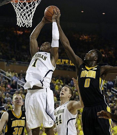 Glenn Robinson III (1) and Max Bielfeldt (44)