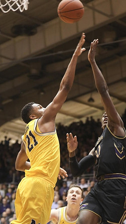 Zak Irvin (21) and Duncan Robinson (22)
