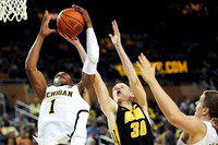 Glenn Robinson III (1) and Max Bielfeldt (44)