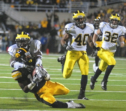 Donovan Warren (6), Michael Williams (40), and Jordan Kovacs (32)