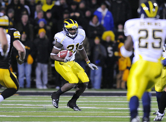 Junior Hemingway (21) and Kenny Demens (25)