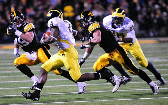 Brandon Minor (4) and Kevin Koger (86)