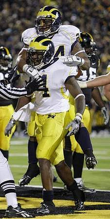 Brandon Minor (4) and Kevin Grady (24)
