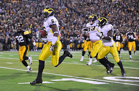 Donovan Warren (6), Ryan Van Bergen (53), and Stevie Brown (3)