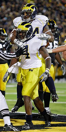 Brandon Minor (4) and Kevin Grady (24)