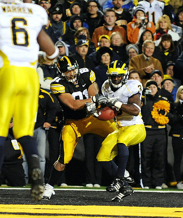 Donovan Warren (6) and Stevie Brown (3)