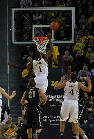 Glenn Robinson III (1) and Mitch McGary (4)