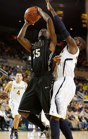 Mitch McGary (4) and Tim Hardaway Jr. (10)