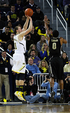 Nik Stauskas (11)